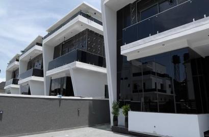 5-BEDROOM LUXURY DUPLEX WITH PRIVATE SWIMMING POOL