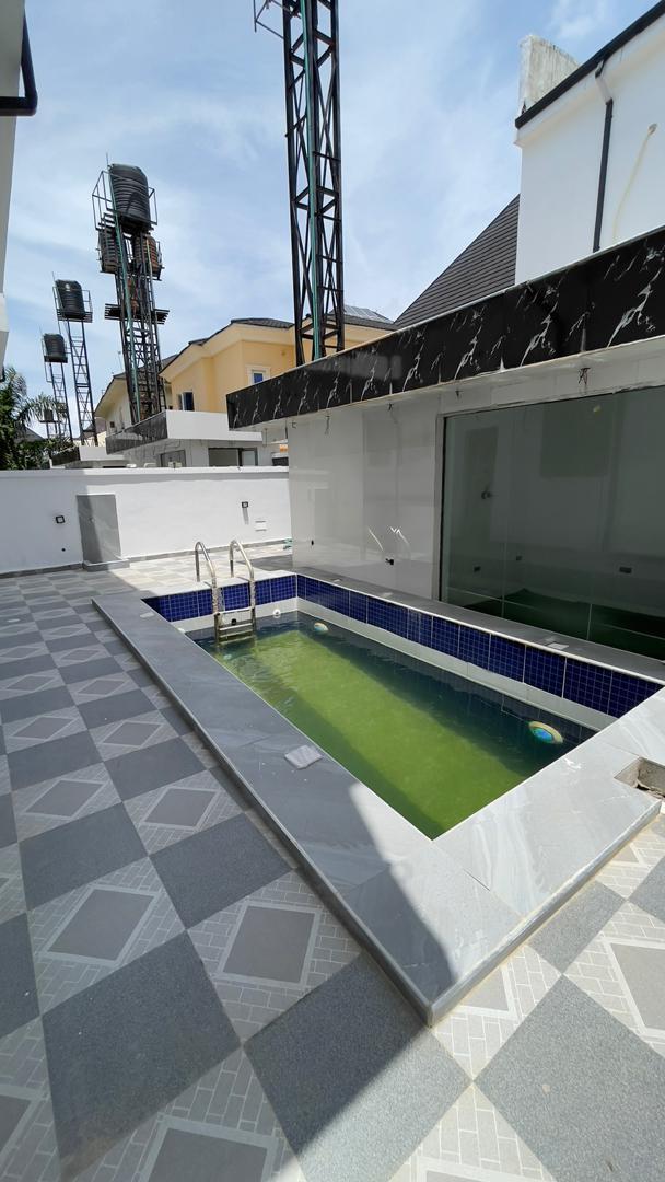 5-BEDROOM LUXURY DUPLEX WITH PRIVATE SWIMMING POOL