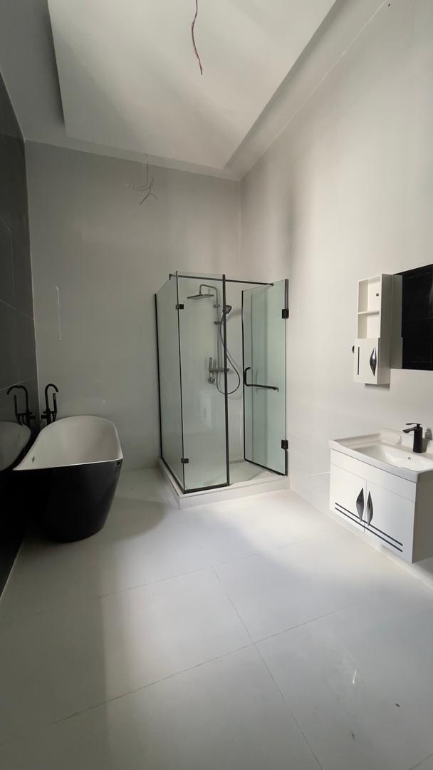 5-BEDROOM LUXURY DUPLEX WITH PRIVATE SWIMMING POOL