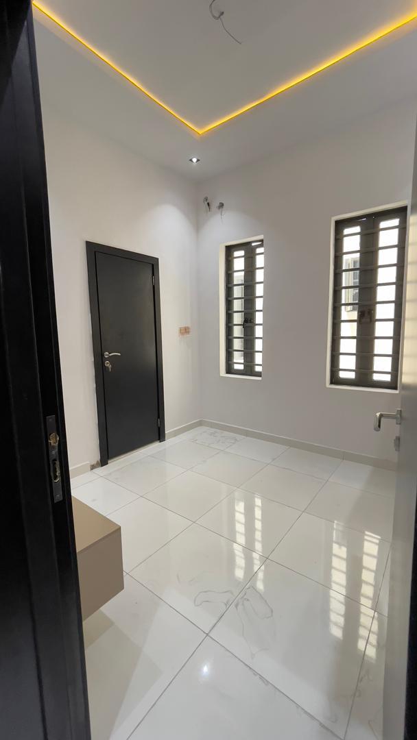 5-BEDROOM LUXURY DUPLEX WITH PRIVATE SWIMMING POOL