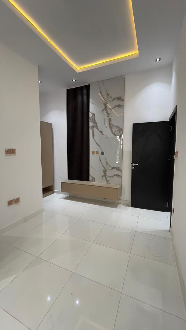 5-BEDROOM LUXURY DUPLEX WITH PRIVATE SWIMMING POOL