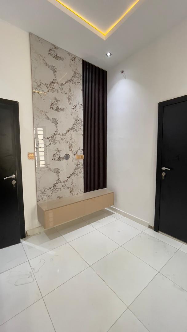 5-BEDROOM LUXURY DUPLEX WITH PRIVATE SWIMMING POOL