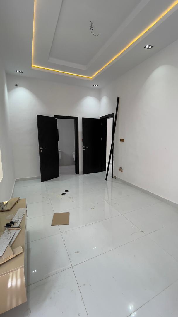 5-BEDROOM LUXURY DUPLEX WITH PRIVATE SWIMMING POOL