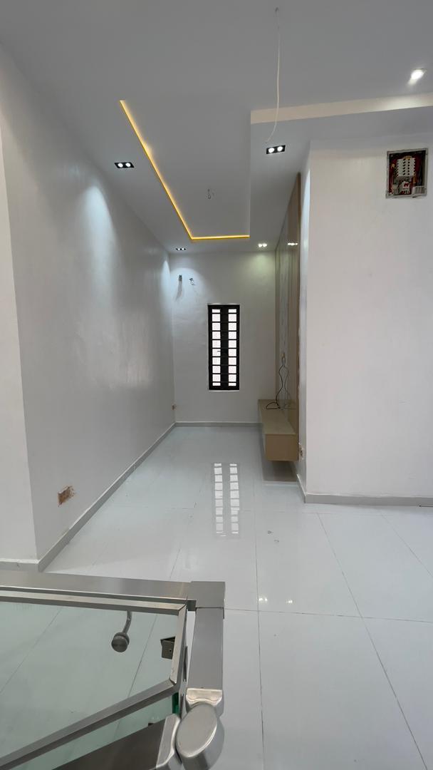 5-BEDROOM LUXURY DUPLEX WITH PRIVATE SWIMMING POOL
