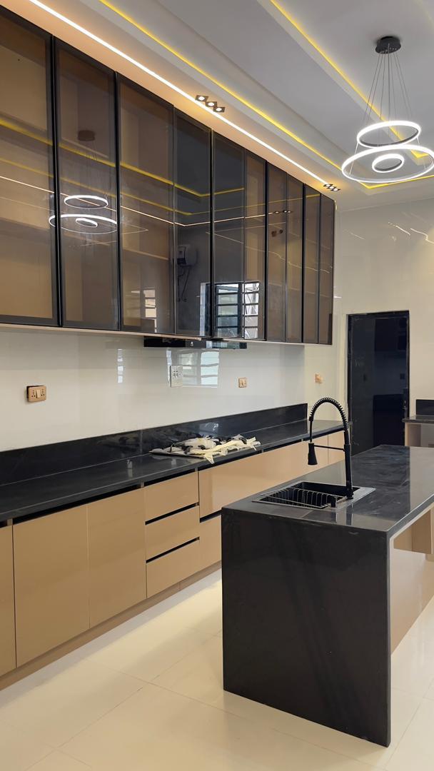 5-BEDROOM LUXURY DUPLEX WITH PRIVATE SWIMMING POOL